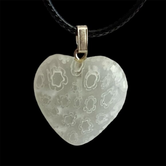 White Murano Glass Heart Necklace Millefiori Flowers Vintage Black Cord 18" - Picture 2 of 8